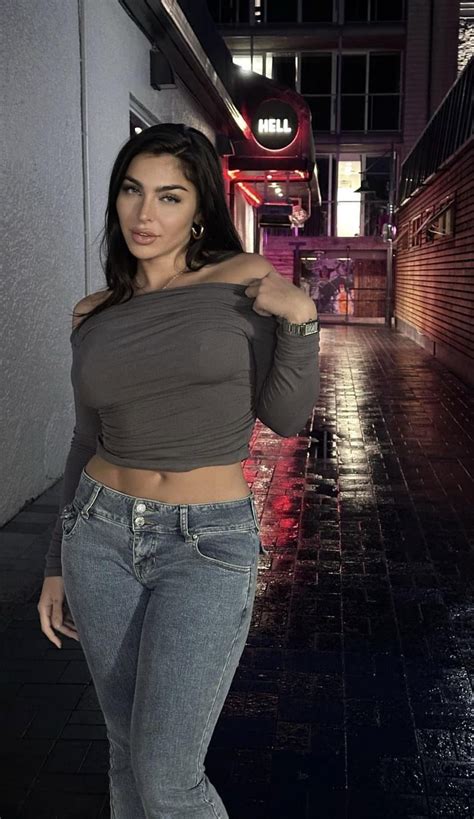 Emjayplays : r/emilyRinaudoNew .
